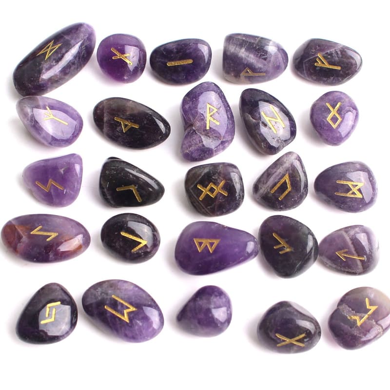 runes divinatoires en Améthyste et écriture dorée